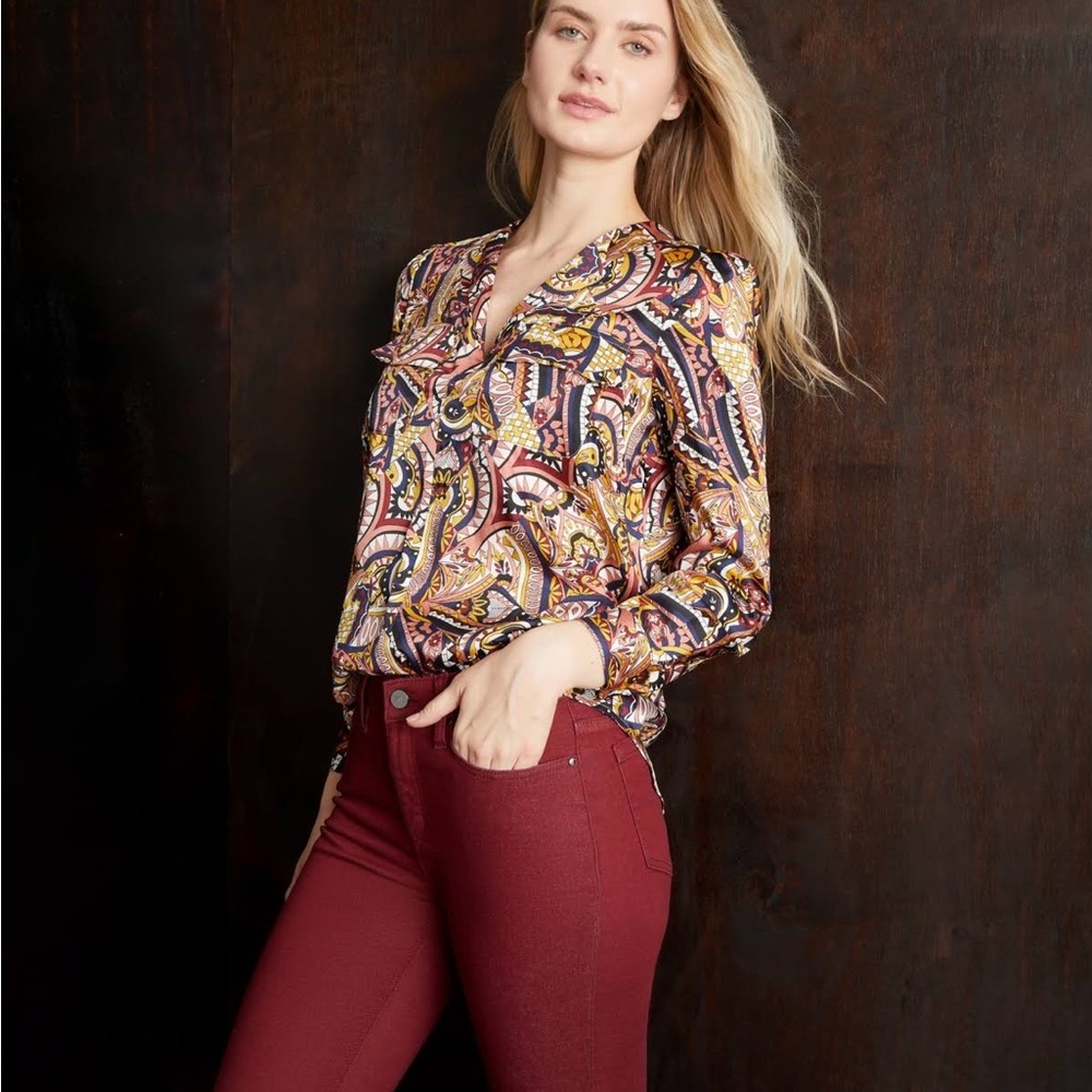 Jones New York V neck, long sleeves blouse size M